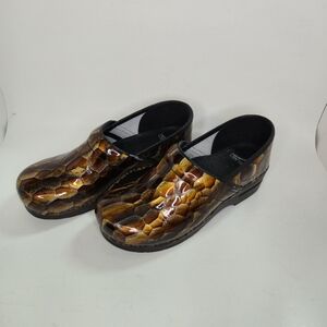 Dansko Professional Clogs Slip On Platform Nursing Shoes Snakeskin Print Size 40
